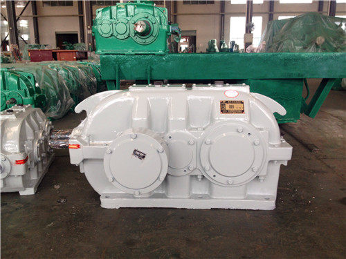 R系列斜齒輪減速機(jī)如何應(yīng)對惡劣工地環(huán)境